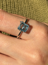 【MOMOMOON】スイスブルートパーズ ラフカットリング：フリーサイズ| 天然石・鉱石・パワーストーン